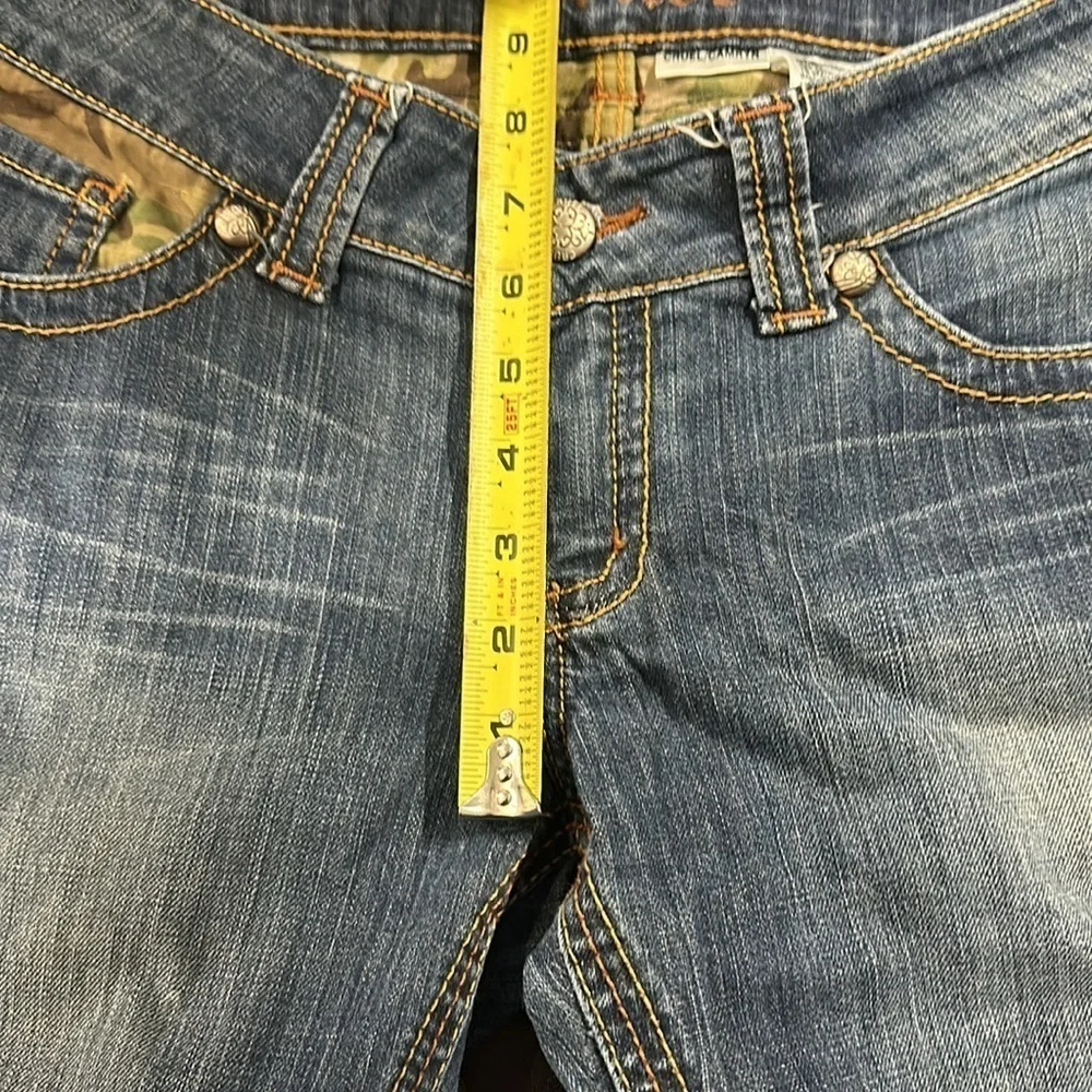 441.   Cruel women’s boot cut low rise blue jeans  camo design pockets size 7 R